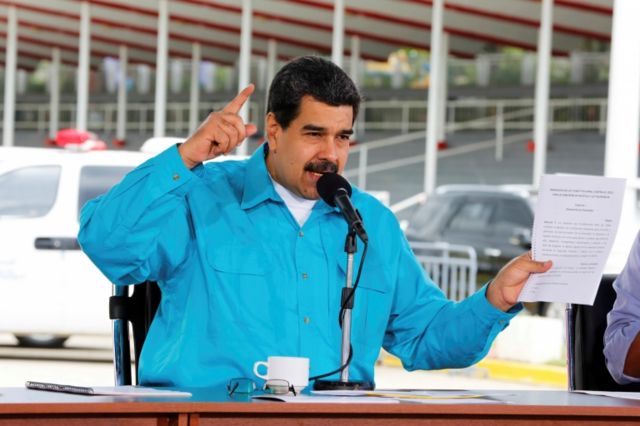 Maduro culpó a las sanciones de Estados Unidos.