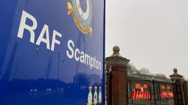 هنوز هیچ پناهجویی در فرودگاه نیروی هوایی سلطنتی اسکمپتون مستقر نشده است