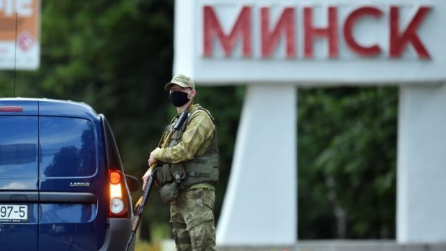 Военные на въезде в Минск