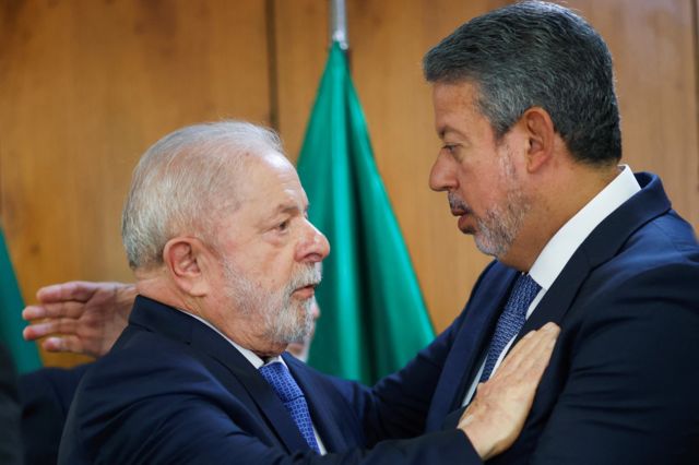 Lula cumprimenta presidente da Câmara, Arthur Lira
