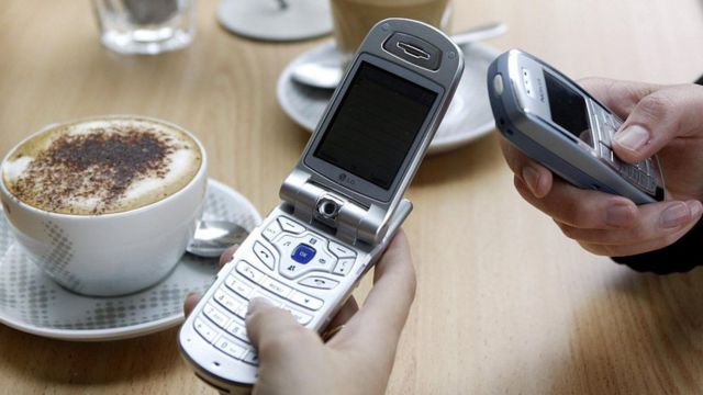 İki akılsız telefon, 2005