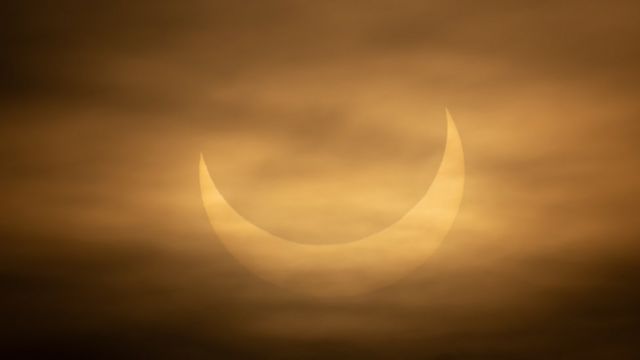 Vista del eclipse anular solar en Massachusetts