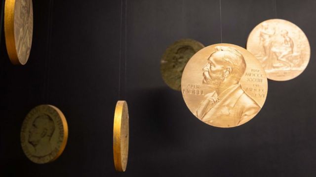 Реплики нобелевских медалей