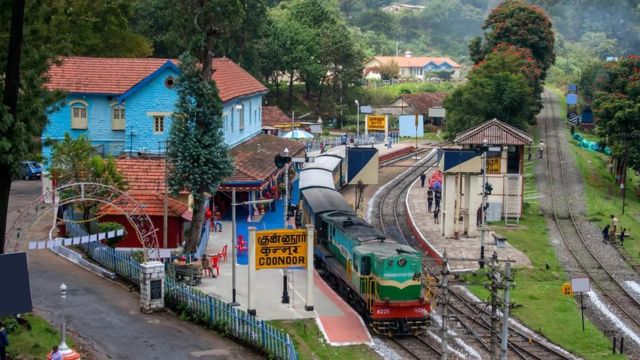 Kereta api di India yang berjalan lamban