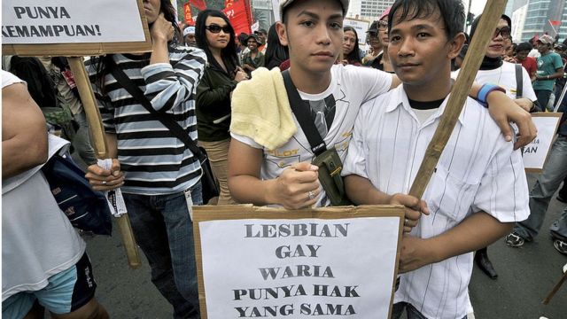 Penggerebekan kaum gay: sentimen homofobia dan regulasi 'bias' norma - BBC  News Indonesia