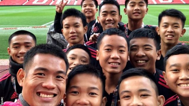 Anggota tim Celeng Liar di Old Trafford