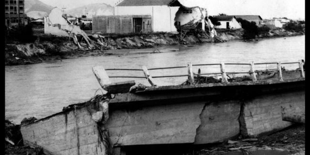 destruio causada pelas chuvas em Caraguatuba, em 1967