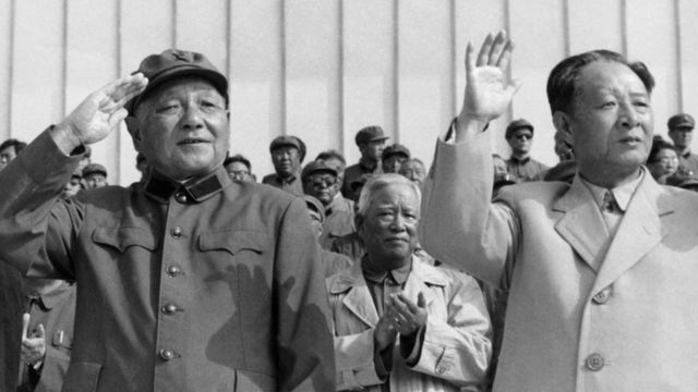 改革开放初期中国领导人邓小平（左）和胡耀邦（右）