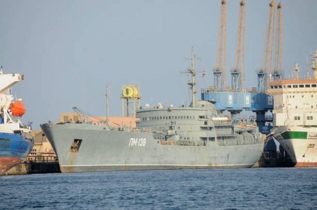 سفينة صيانة روسية في ميناء بورتسودان.