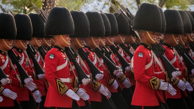 โปรดเกล้าฯ พ.ร.ก. โอนกำลังพล-งบประมาณบางส่วนของกรมทหารราบที่ 1-ราบ 11 ...