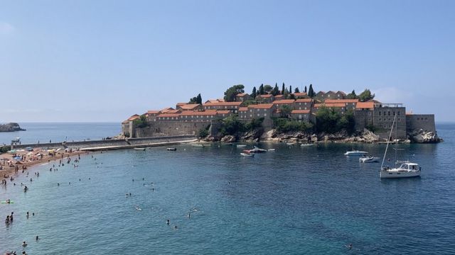 Crna Gora i turizam: Sveti Stefan - zaključano ostrvo sa čuvenim blagom ...