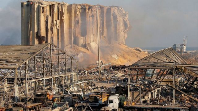 Una panorámica de la devastación que dejó la explosión en el área portuaria, el 5 de agosto.