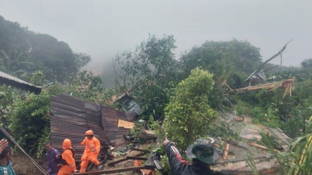 Longsor Natuna: 44 Korban Telah Dievakuasi Dan 10 Dalam Pencarian - BBC ...