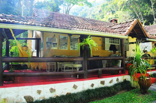 Fachada da casa de José Augusto Wanderley em em Itaipava, distrito de Petrópolis, na região serrana do Rio