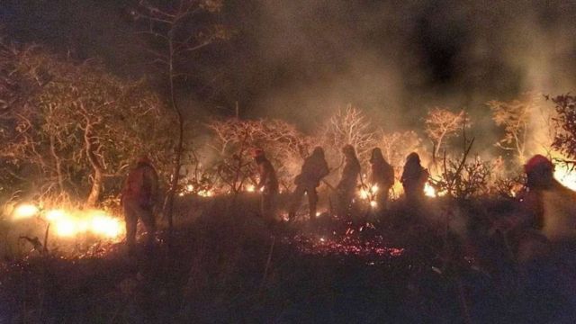 Explosão de fogo e água