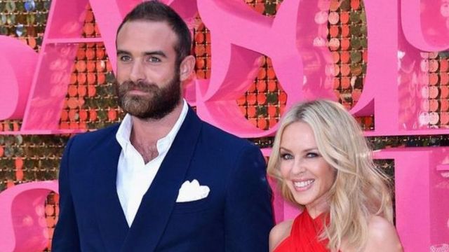 Umukinyi wa filime w'umwongereza Joshua Sasse n'umuririmvyi Kylie Minogue