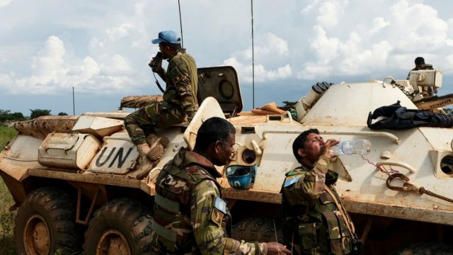 সেন্ট্রাল আফ্রিকান রিপাবলিকে কয়েকজন বাংলাদেশি শান্তিরক্ষী। ২০২০ সালের সেপ্টেম্বরের ছবি।