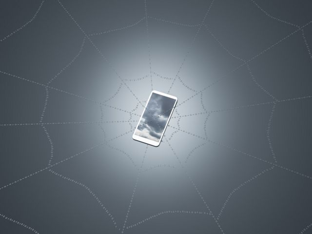 Un celular en una telaraña