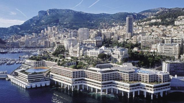 يعتمد فندق "فيرمونت مونت كارلو" على مياه البحر لتوليد الطاقة اللازمة لتشغيل أنظمة التدفئة والتبريد
