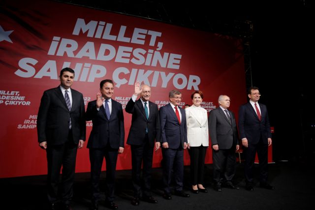 Altılı Masa'yı oluşturan partiler, İstanbul'da İmamoğlu'na destek için bir araya gelmişti.