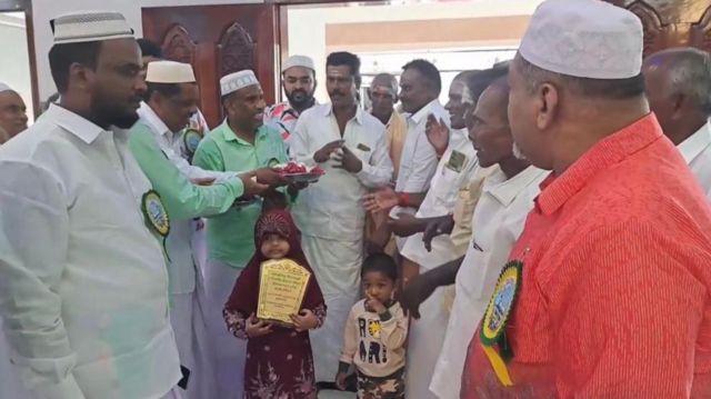 பள்ளிவாசல் திறப்பு : சீர்வரிசையுடன் வந்த இந்துகள், கிறிஸ்தவர்கள்