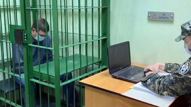 El gerente de la planta de energía, Vyacheslav Starostin, bajo custodia, (4 de junio de 20)