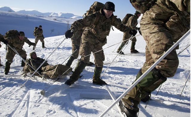 Британские морские пехотинцы на учениях в Норвегии
