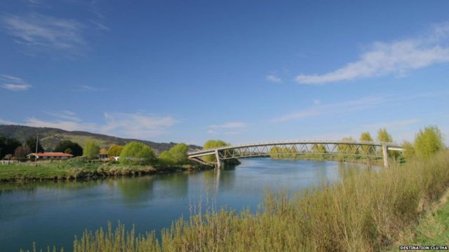 Ponte em rio