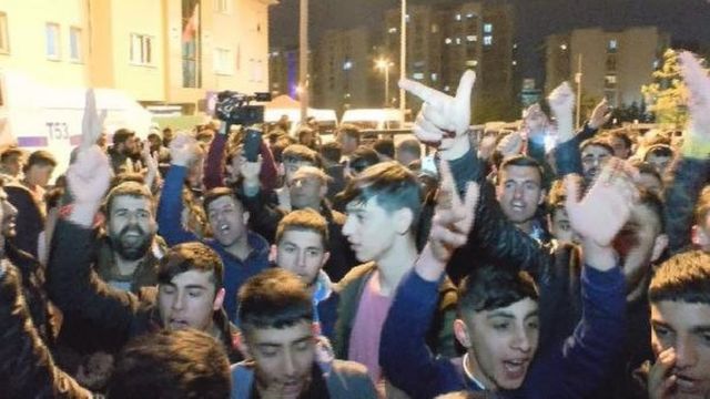 Küçükçekmece'de protesto gösterisi düzenleyenler