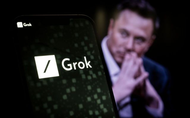 Una imagen de Grok y una foto de Elon Musk