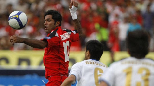 علیرضا واحدی نیکبخت با لباس پرسپولیس در دیدار با پاختاکور ازبکستان