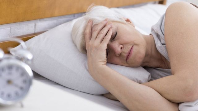 A middle-aged woman who has difficulty sleeping