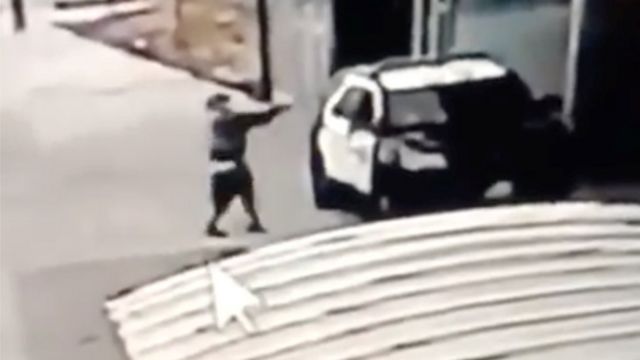 Video de ataque contra policiais em Los Angeles