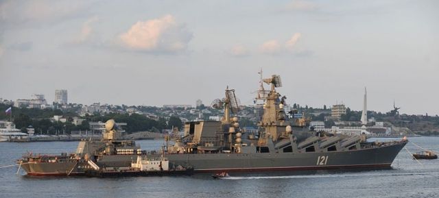 مدمرة روسية في قاعدة سيباستوبول على البحر الاسود