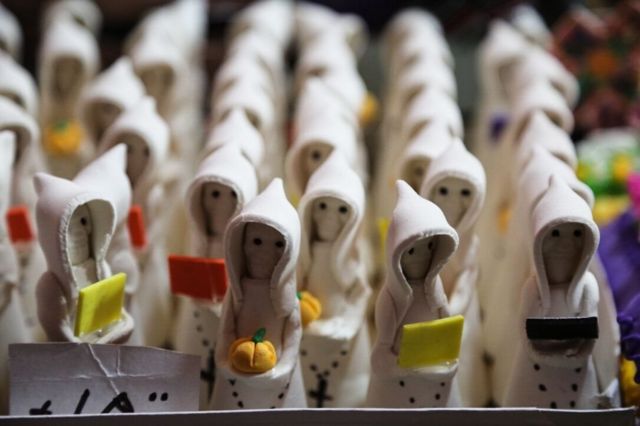 Sugar ghosts sold in Toluca