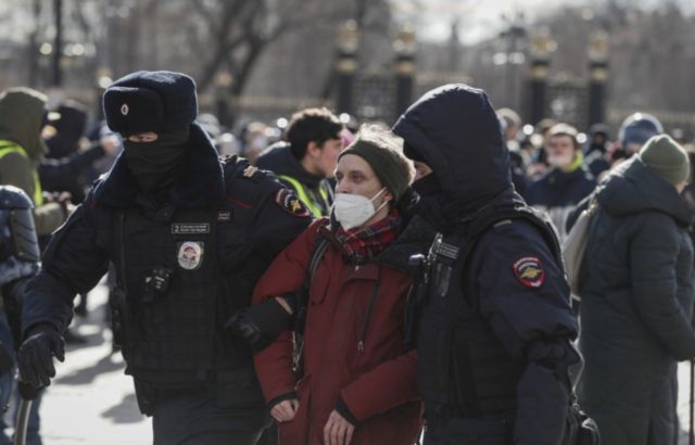 Protesto contra Putin em Moscou em 6 de março de 2022