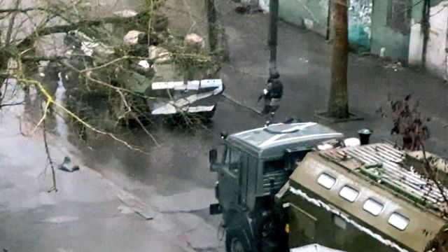 القوات الروسية في شوارع خيرسون