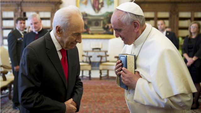 Shimon Peres junto al papa Francisco.