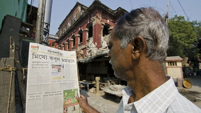 করোনাভাইরাস ভীতিতে বিক্রি কমতে থাকায় কলকাতার বেশ কিছু পত্রিকা আপাতত তাদের ছাপা সংস্করণ বন্ধ করে দিয়েছে
