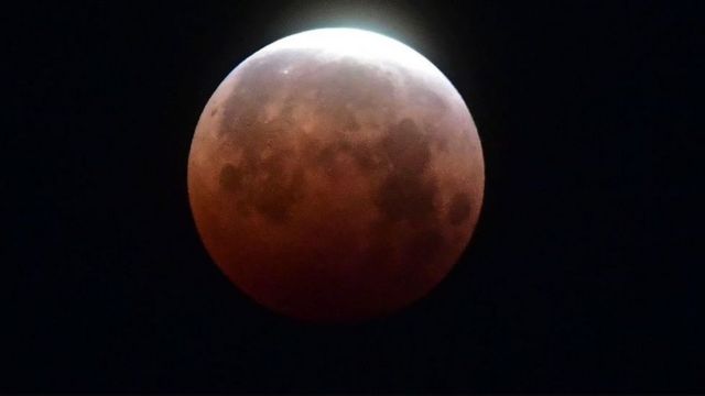 Eclipse parcial de Luna: dónde y cuándo puede verse el fenómeno más largo en casi 600 años - BBC News Mundo