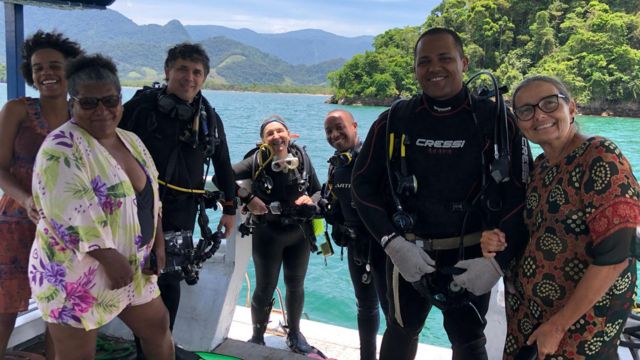 A equipe que fez o mergulho arqueológico