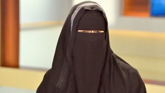 Wata mata da burka