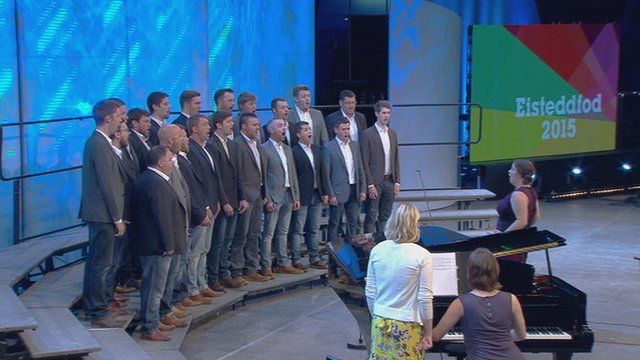 Côr hyd at 35 o leisiau (25) / Choir with up to 35 members (25)