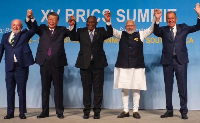 Photo de groupe des leaders lors du sommet des BRICS à Johannesburg le 23 août. A