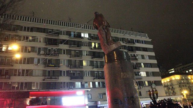 снос памятника Ленину в Киеве