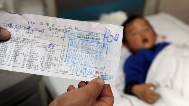 150 человек (в основном дети) были заражены вирусом гепатита С при повторном использовании щприцев в городе Хэфэй, в Китае в 2011 году