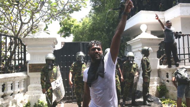 Protesters storm the compound of prime minister's office, demanding Ranil Wickremesinghe resign after president Gotabaya Rajapaksa fled the country amid economic crisis in Colombo, Sri Lanka,July 13, 2022.