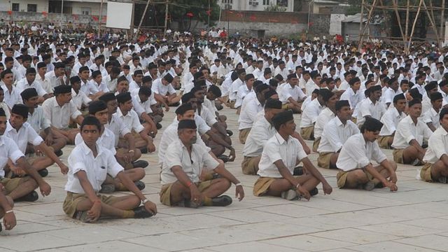 ஆர்.எஸ்.எஸ். ஊர்வலத்தை வெளியில் நடத்த அனுமதித்து உயர்நீதிமன்றம் உத்தரவு