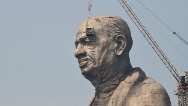 ১৮২ মিটার উচ্চতার এ মূর্তিটি নির্মাণে ব্যয় হয়েছে শত শত মিলিয়ন ডলার