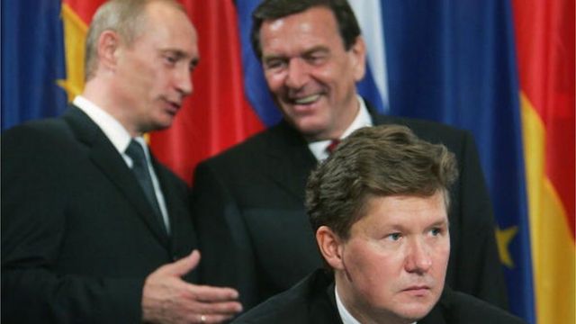 Президент Росії Володимир Путін, канцлер Німеччини Герхард Шрьодер та голова Газпрому Олексій Міллєр на підписанні угоди про старт Північного потоку у 2005 році.